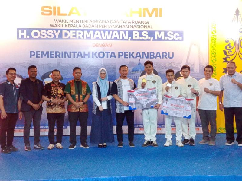 Raih Medali Emas dan Perak, Pesenam Riau Asal Pekanbaru Diapresiasi Wako Agung dengan Bonus Puluhan Juta